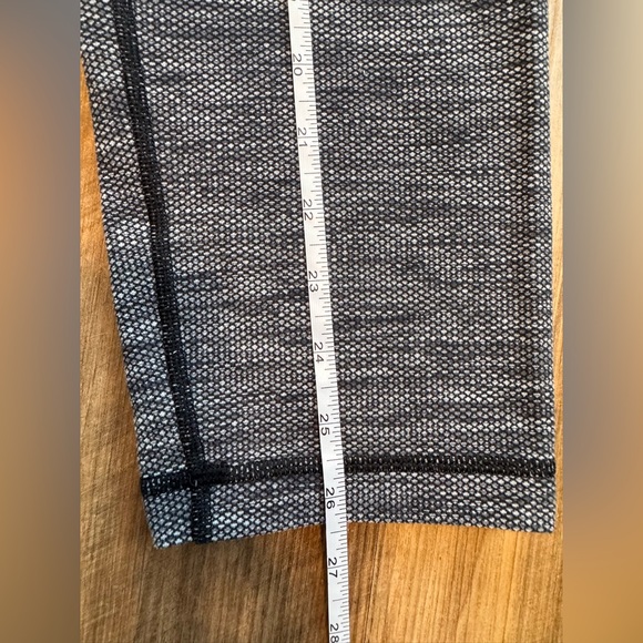 Lululemon Dark Grey Heather Knee Capri Length Leggings - Picture 7 of 9